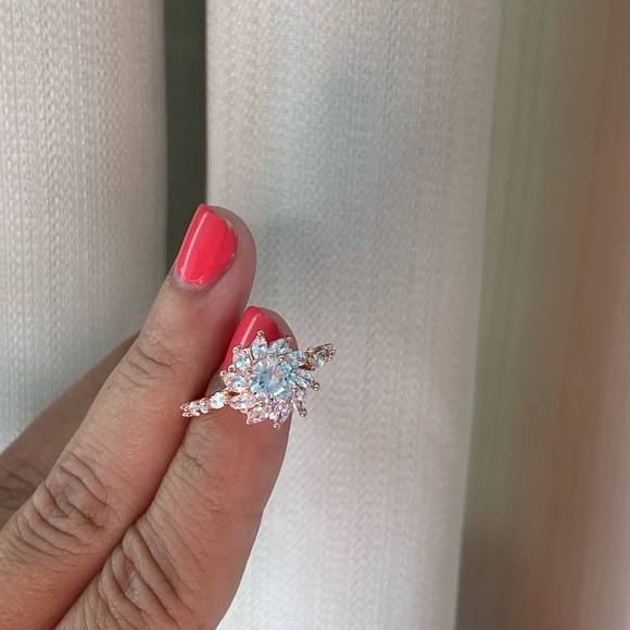 ✨18K Rose Gold Flower✨ - Picture 7 of 15